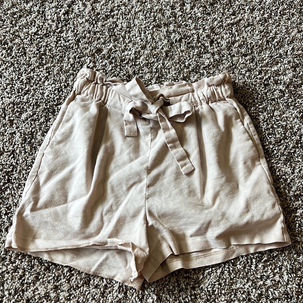 Express paperbag shorts size XS light pink/cream
